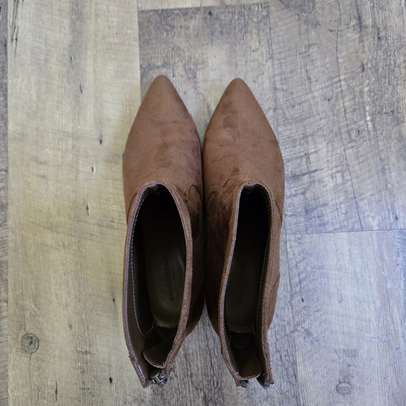 Banana Republic Faux Suede Dark Brown Women's Size 8 Ankle Boots - Picture 11 of 13